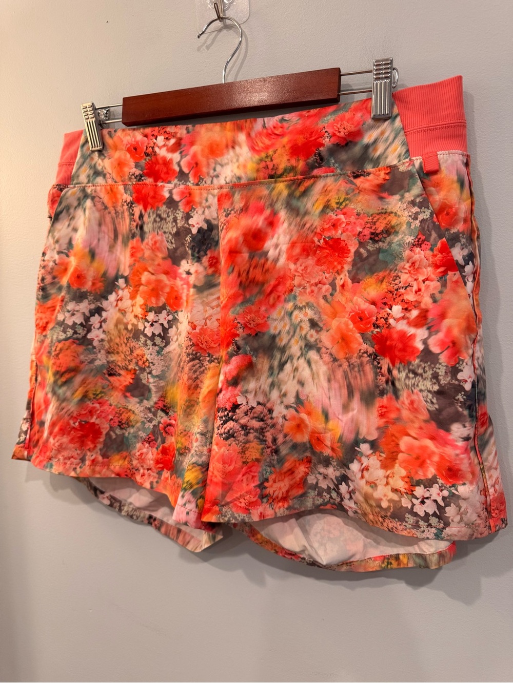 Athleta Brooklyn Printed Shorts Floral Blossom Orange Pink Size 16 - Picture 3 of 9